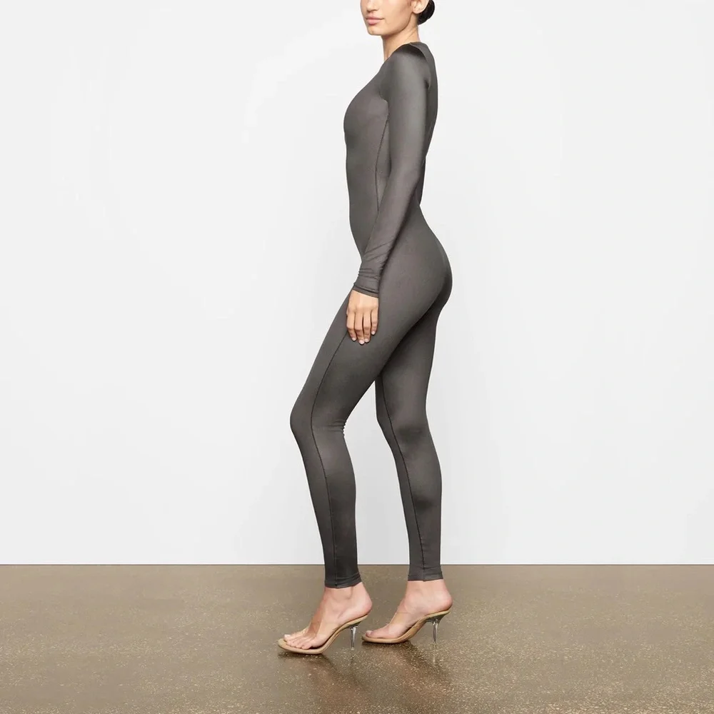 SKIMS ALL-IN-ONE SHINE CREW NECK LONG SLEEVE ONESIE IN GUNMETAL - Picture 4 of 6